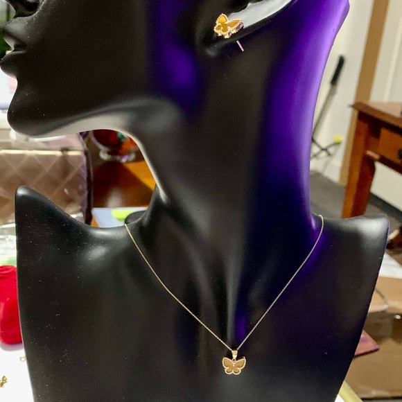 18k Solid Gold Butterfly Set - Picture 2 of 6